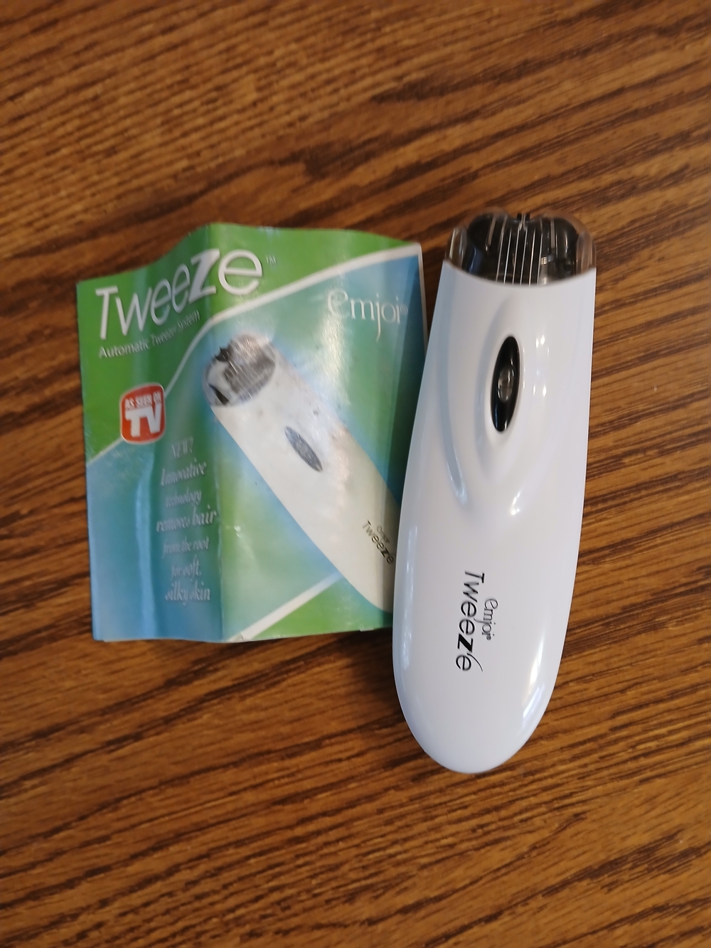 Emjoi Tweeze Women’s Electric Hair Remover - White